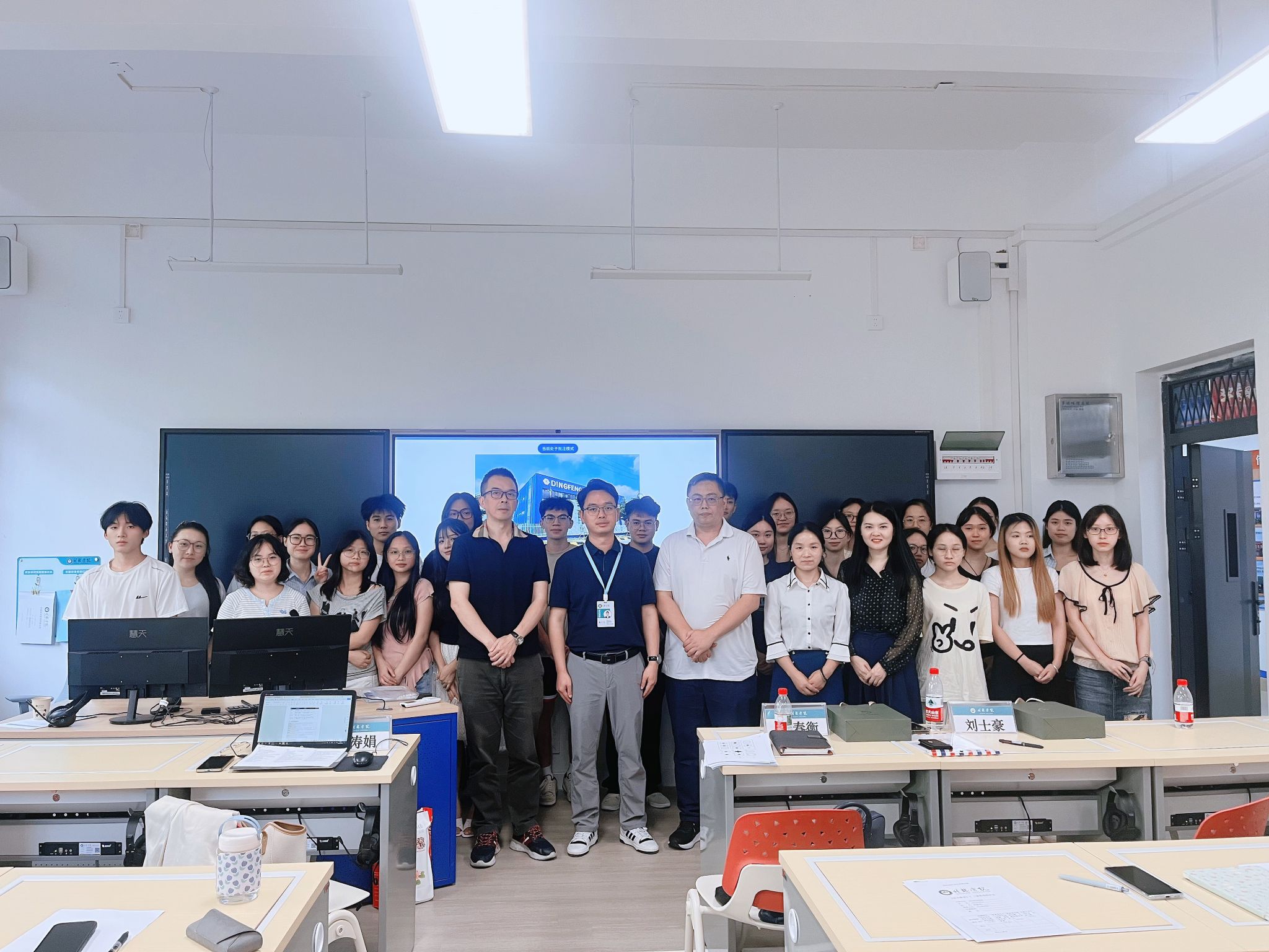 【就业服务】外国语学院联合鼎烽科技（越南）有限公司开展访企拓岗暨专场招聘活动